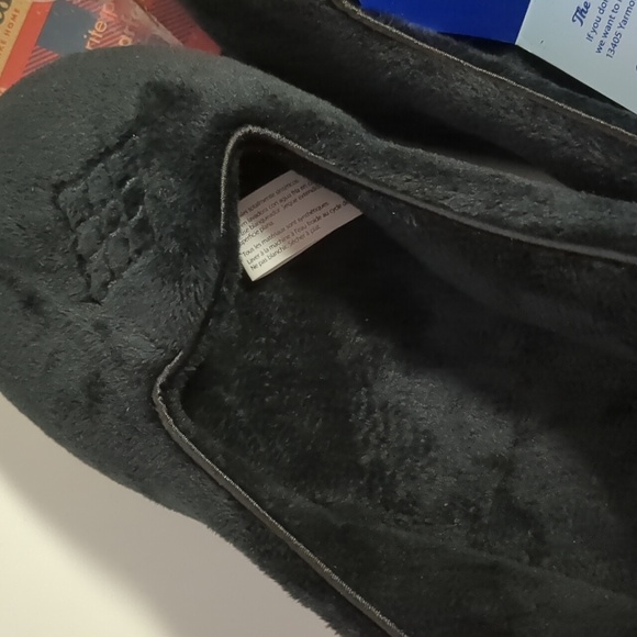 Dearfoam Slippers in Black - Picture 10 of 10
